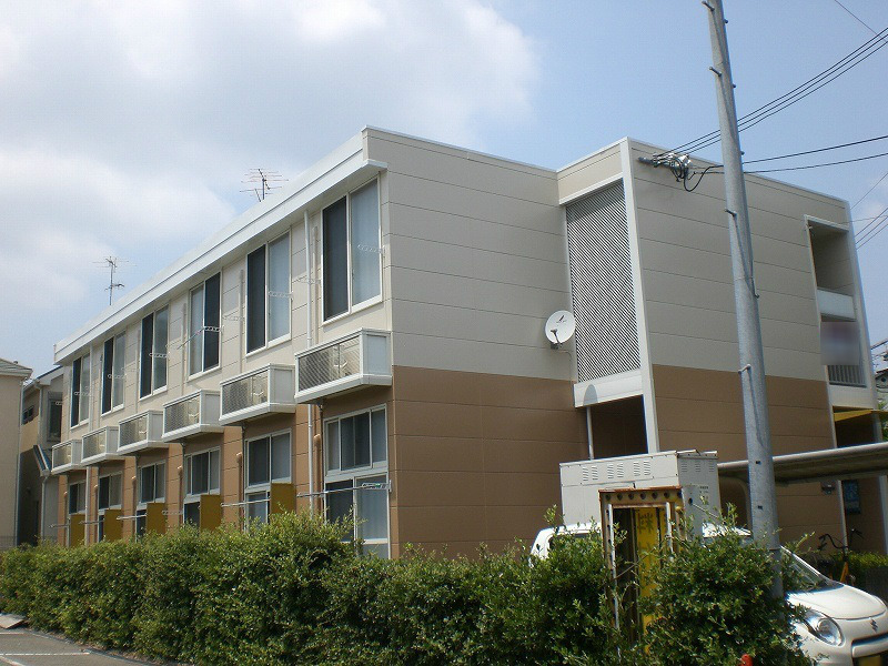 池田市空港のアパートの建物外観