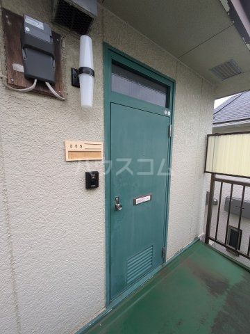 【府中市緑町のアパートのエントランス】