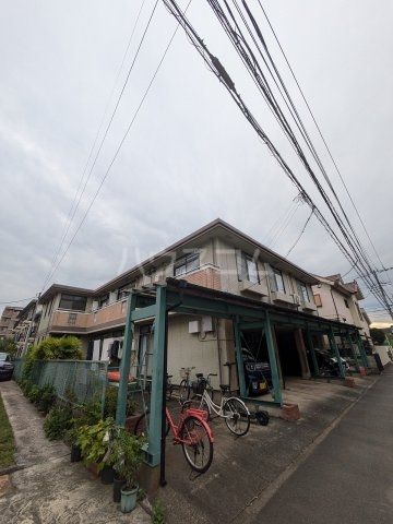 府中市緑町のアパートの建物外観