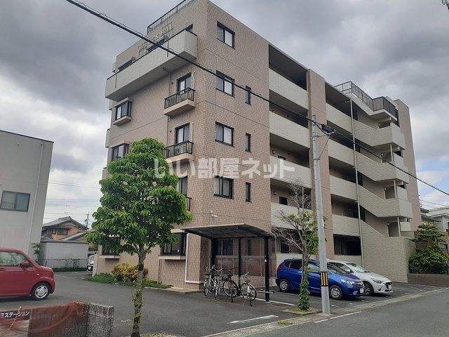 豊川市桜ケ丘町のマンションの建物外観