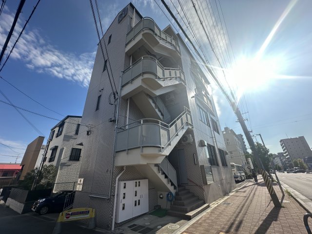 【神戸市灘区神ノ木通のマンションの建物外観】