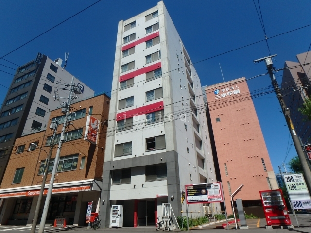 札幌市中央区南一条西のマンションの建物外観