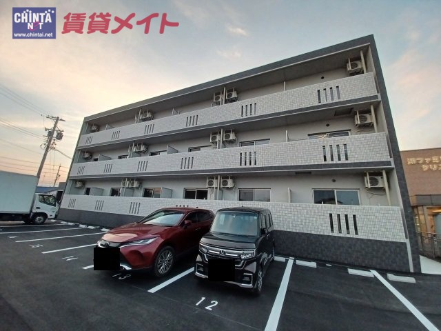 津市押加部町のマンションの建物外観