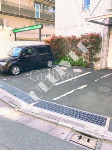 【中野区中央のマンションの駐車場】