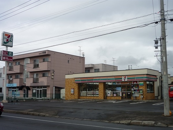 【旭川市旭神二条のアパートのコンビニ】