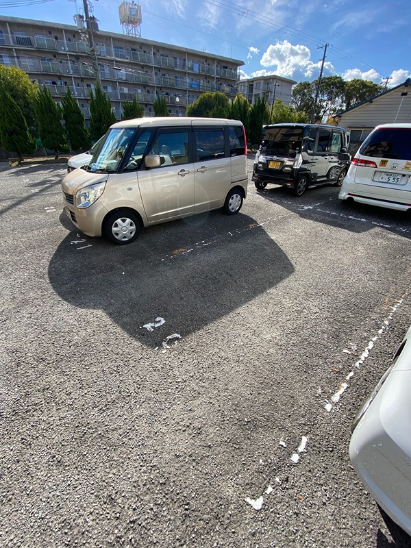 【姫路市飾磨区矢倉町のマンションの駐車場】