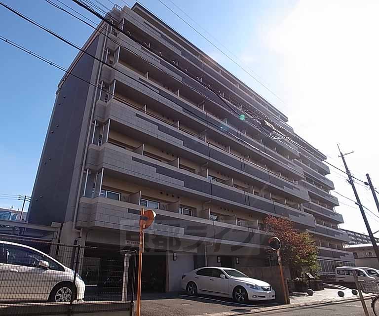 【京都市中京区西ノ京小倉町のマンションの建物外観】