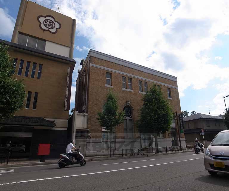 【京都市中京区西ノ京小倉町のマンションの銀行】