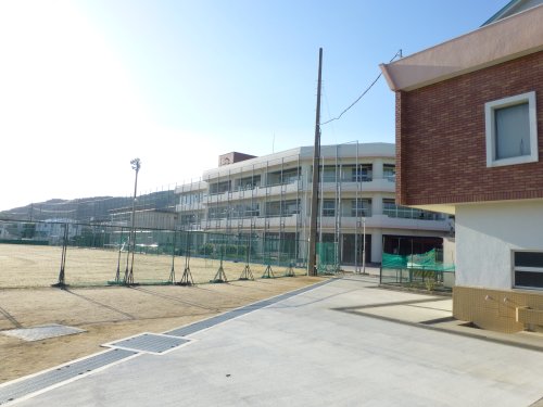 【山岡ビルの小学校】