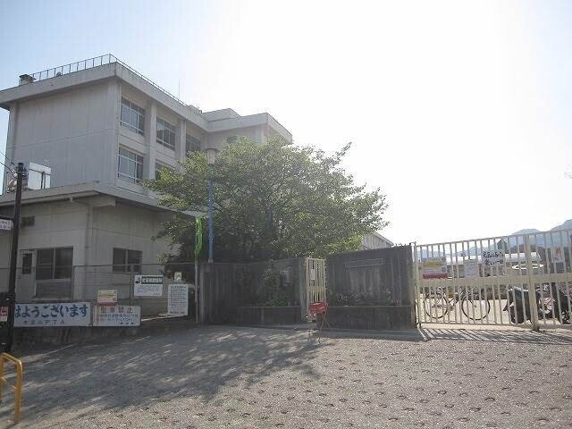 【広島市安佐南区中筋のアパートの小学校】