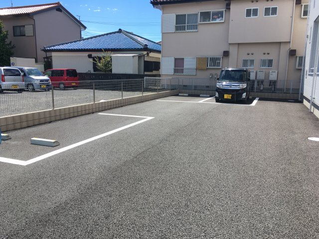 【東松山市六軒町のアパートの駐車場】