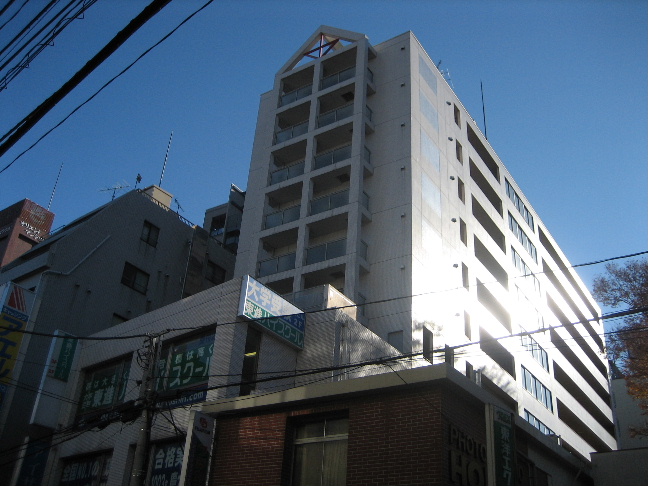 調布市布田のマンションの建物外観