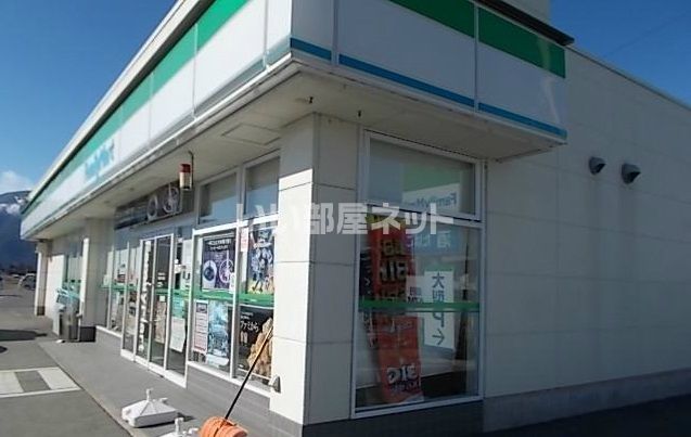 コンビニ　ファミリーマート 安曇野下鳥羽店（コンビニ）まで570m