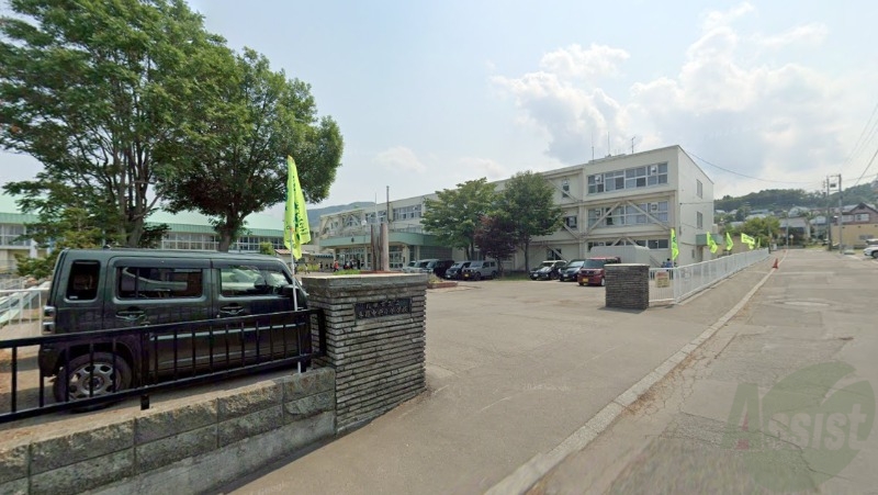 小学校　札幌市立手稲中央小学校（小学校）まで704m