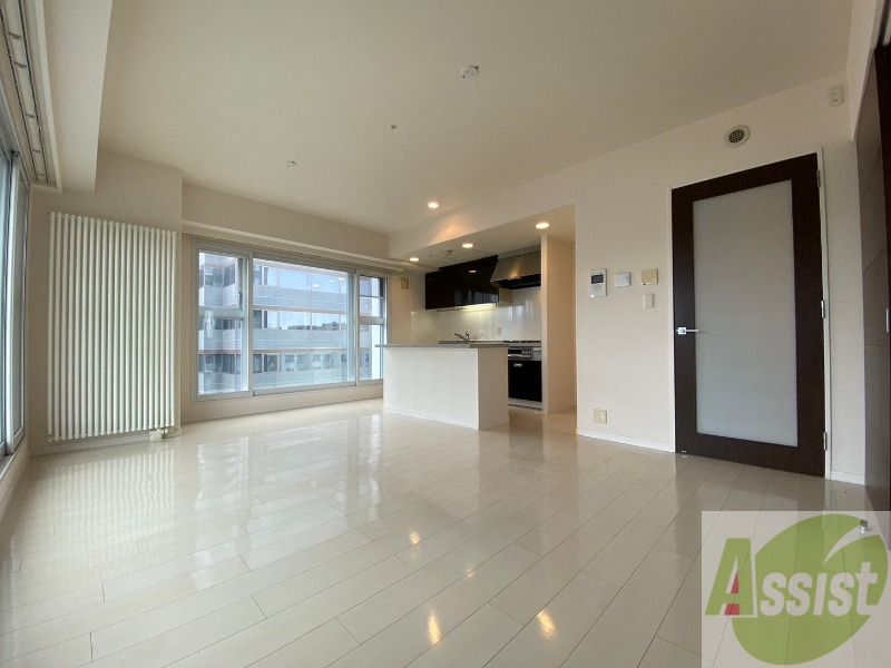 居室・リビング　広くてキレイなお部屋が広がっていて、充実した生活が送れそう。