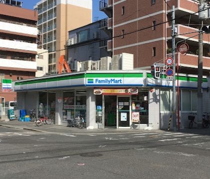 コンビニ　ファミリーマート 天満三丁目店（コンビニ）まで108m