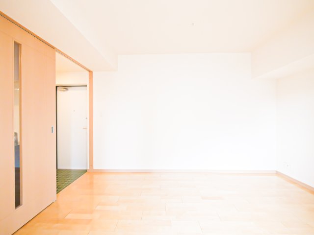 居室・リビング　別号室のものになります。現状優先。