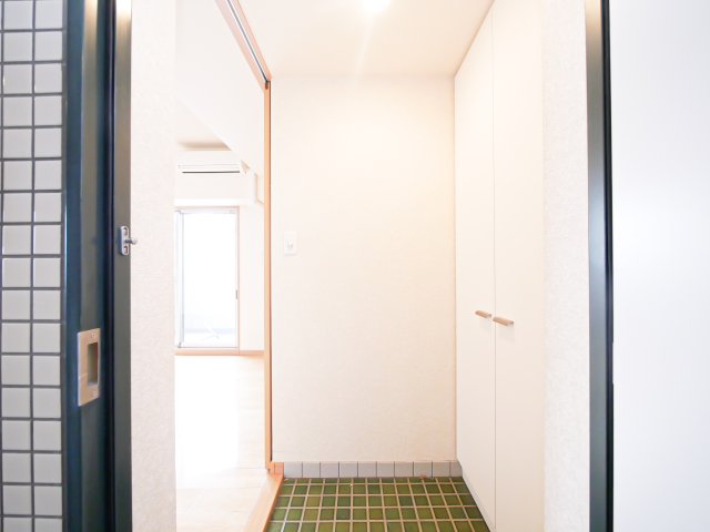 玄関　別号室のものになります。現状優先。