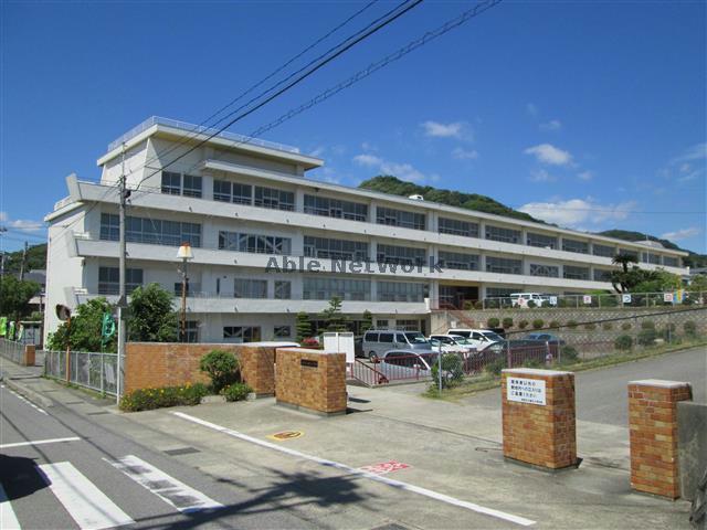 小学校　西尾市立幡豆小学校（小学校）まで176m