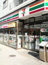 コンビニ　セブン-イレブン 東品川３丁目店（コンビニ）まで893m