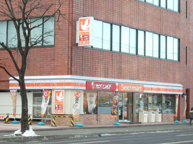 コンビニ　セイコーマート（コンビニ）まで127m