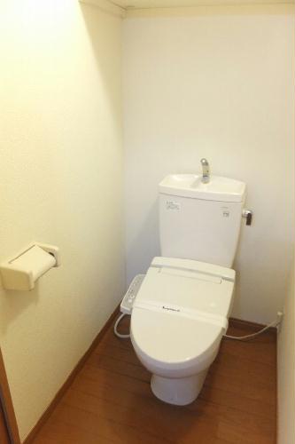 トイレ　温水洗浄便座設置済み