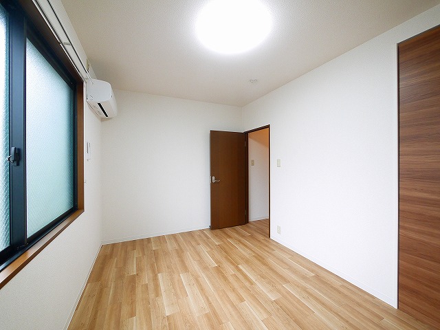 その他部屋・スペース　広くて明るい寝室