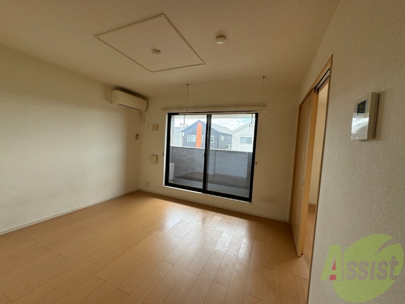 居室・リビング　きれいなＬＤＫが広がっていて居心地が良さそうですね。