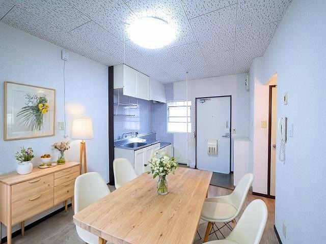 居室・リビング　CGで家具等を配置したもので家具等は含まれません