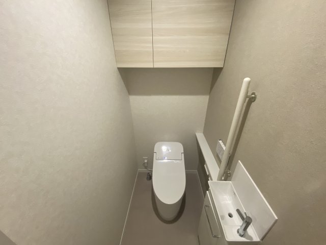 ＪＲ東西線 新福島駅 徒歩8分 4階建 築1年のトイレ写真