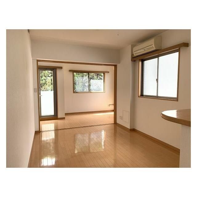 居室・リビング　コスモスマーサ