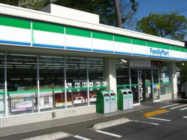 コンビニ　ファミリーマート用賀の杜店（コンビニ）まで711m