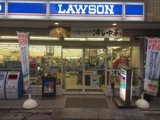 コンビニ　ローソン用賀二丁目店（コンビニ）まで889m