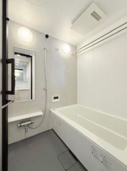 バス・シャワールーム　浴室乾燥機付きバスルーム