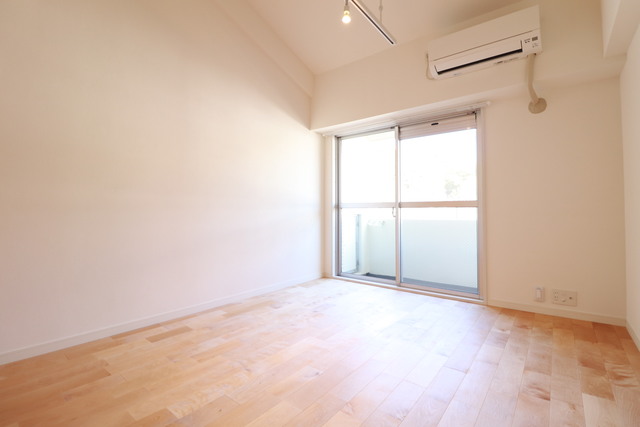 居室・リビング　南向きで日当たり良好なお部屋！暖かな日差しが入ります♪