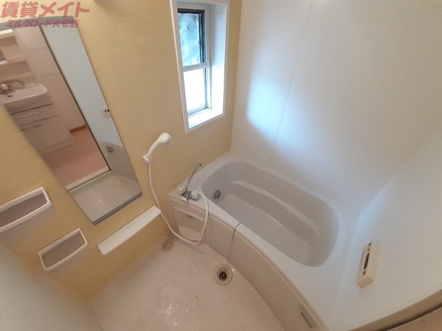 バス・シャワールーム　同物件別室の画像です