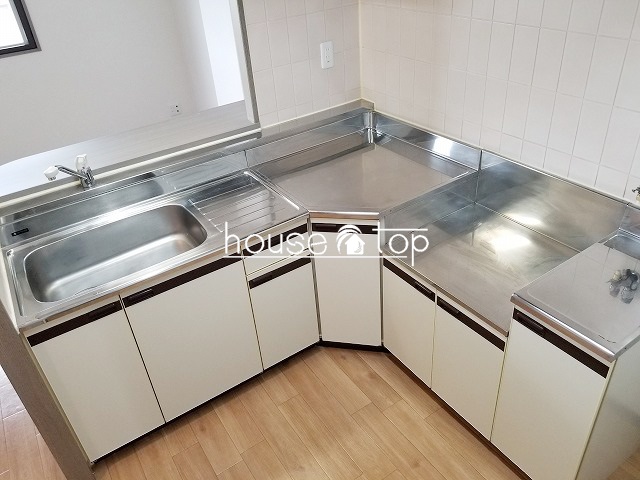 キッチン　使い勝手の良いＬ字型キッチン！2口ガスコンロ設置可能です