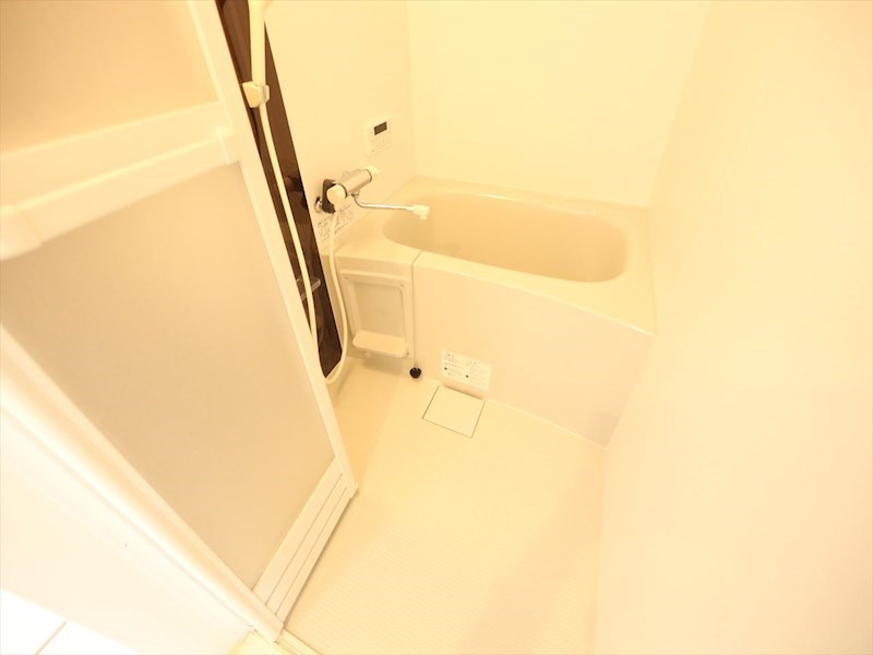 バス・シャワールーム　浴室暖房乾燥機付　追い焚き機能付お風呂　同仕様写真