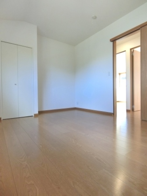 居室・リビング　同じ間取り・同タイプの室内写真になります。（反転タイプ）