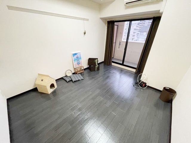 居室・リビング　★10.5帖の広々洋室★