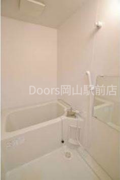 バス・シャワールーム　単身に十分な広さ★