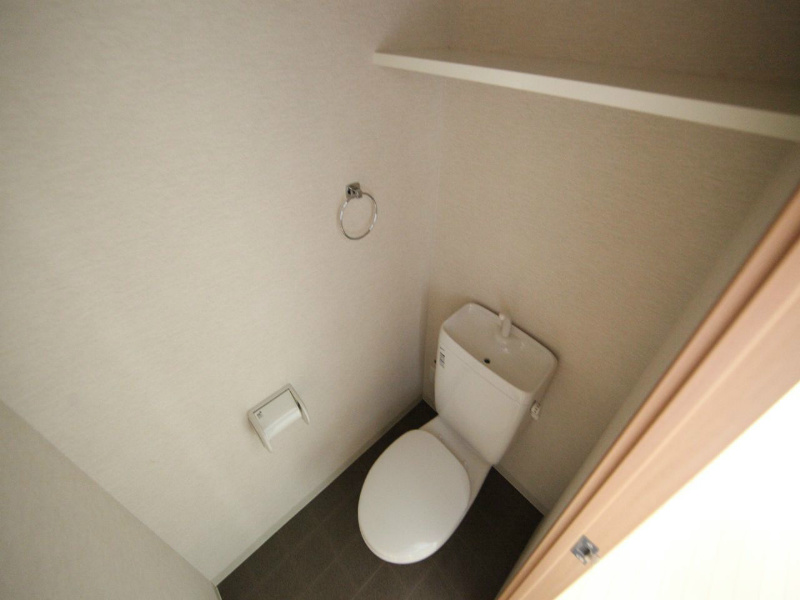 トイレ　個室トイレ　バストイレ別　棚付