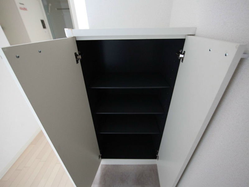 玄関　玄関　シューズボックス付　収納充実してます