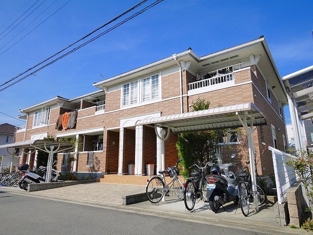 建物外観　落ち着いた雰囲気の外観です