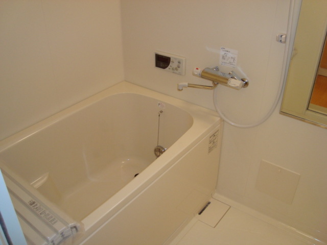 バス・シャワールーム　追い焚き・浴室乾燥機付きのお風呂です♪