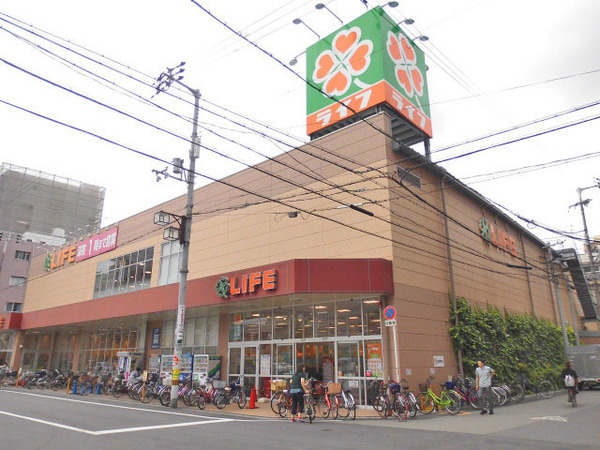 スーパー　ライフ大国町店（スーパー）まで427m