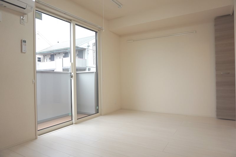 居室・リビング　同物件別部屋