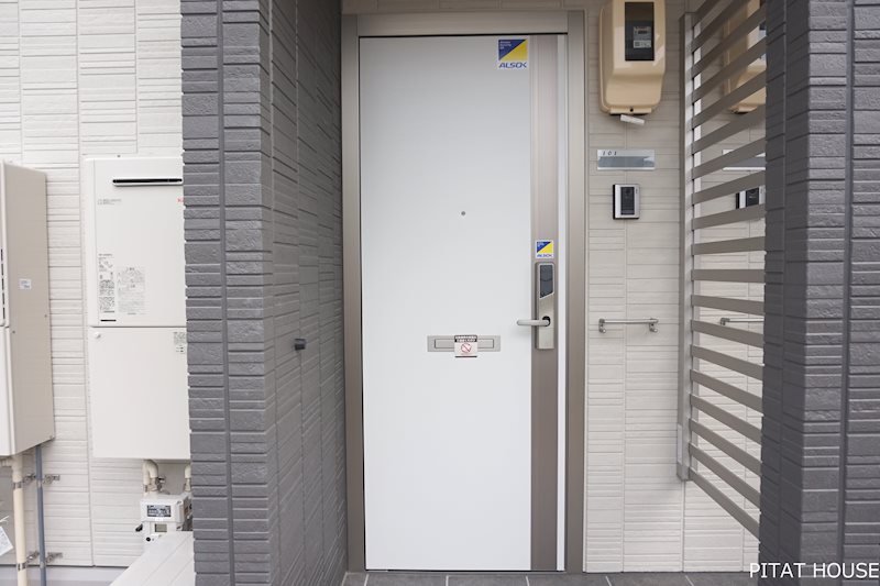 玄関　同物件別部屋