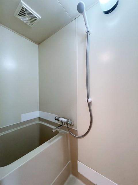 バス・シャワールーム　【浴室】別部屋内装完了後の写真です。