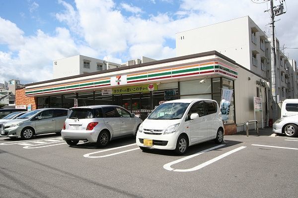 コンビニ　セブンイレブン（コンビニ）まで1000m